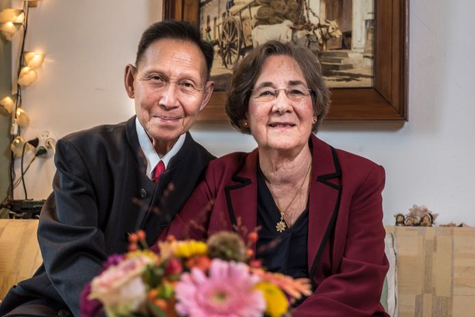 Han Tjhiang Sie Dhian Ho (87) en Sonja Sie Dhian Ho-Ockeloen (86) vierden dinsdag hun 65-jarig huwelijk. „Je hoeft het niet altijd met elkaar eens te zijn, maar alles wel eerlijk kunnen bespreken."