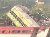 Indiërs zoeken nog steeds naar slachtoffers na treinramp