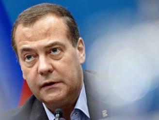 LIVE. Oud-president Medvedev noemt Britse functionarissen “legitiem militair doelwit” - Moskou evacueert kinderen uit grensgebied 