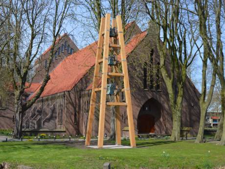 Negentien nieuwe ‘martelarenbomen’ bij Bedevaartskerk