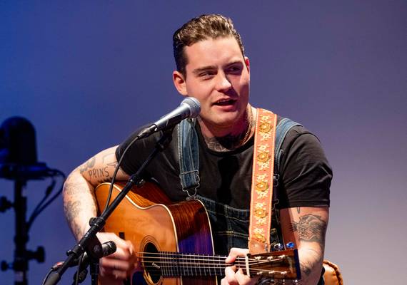 Douwe Bob (28) wordt voor het eerst vader