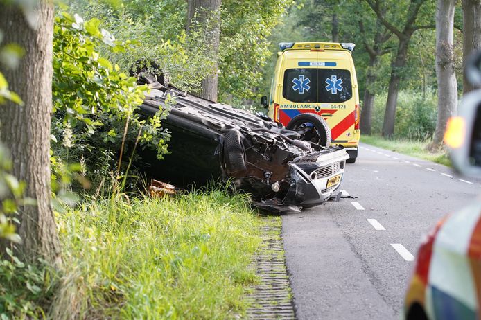 Het voertuig van de vrouw raakte zwaar beschadigd na het ongeluk.