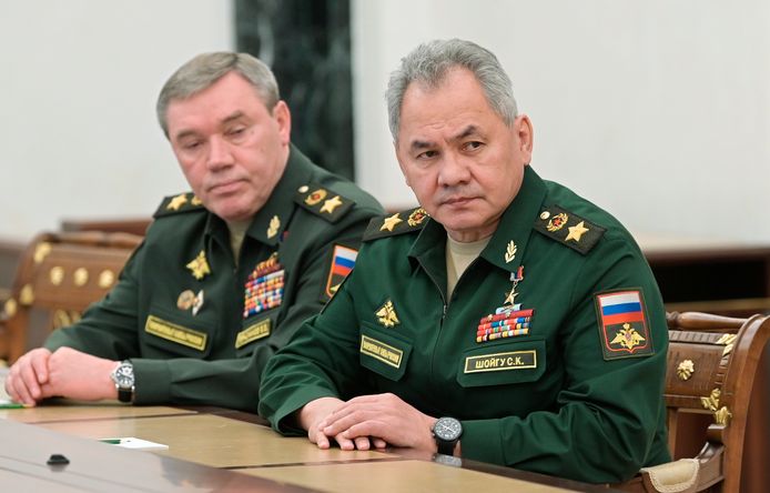 De stafchef van het Russische leger, Valery Gerasimov, en de minister van Defensie Sergej Sjojgoe