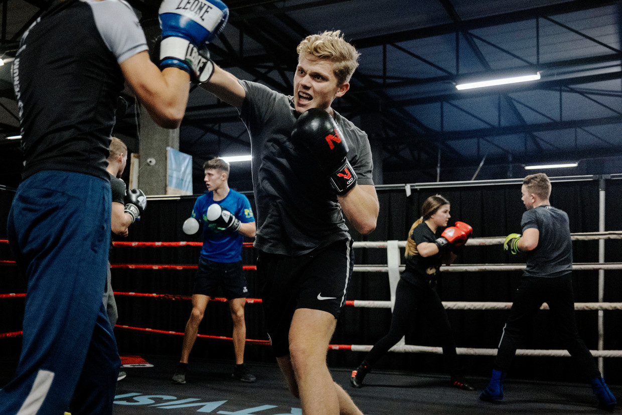 Jeugdbokstraining bij The Golden Gloves in Eindhoven. Beeld Merlin Daleman