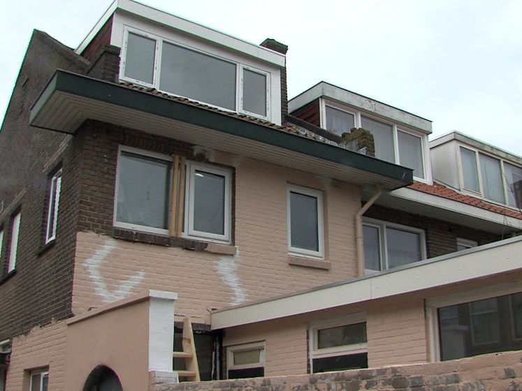 Bewoner verft huis zalmroze tot grote ergernis van buren: 'Spuuglelijk'