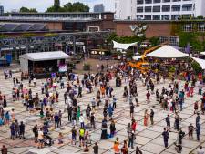Zeker 500 demonstranten bezochten Unmute Us-protest op Ketelhuisplein: ‘Van die overheidssteun kun je niet leven’