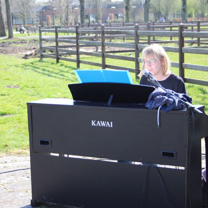 Een sereen vleugje muziek bij de stiltecirkel door Bethanië