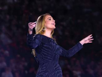 Adele onderbreekt show in München voor finale 100 meter vrouwen