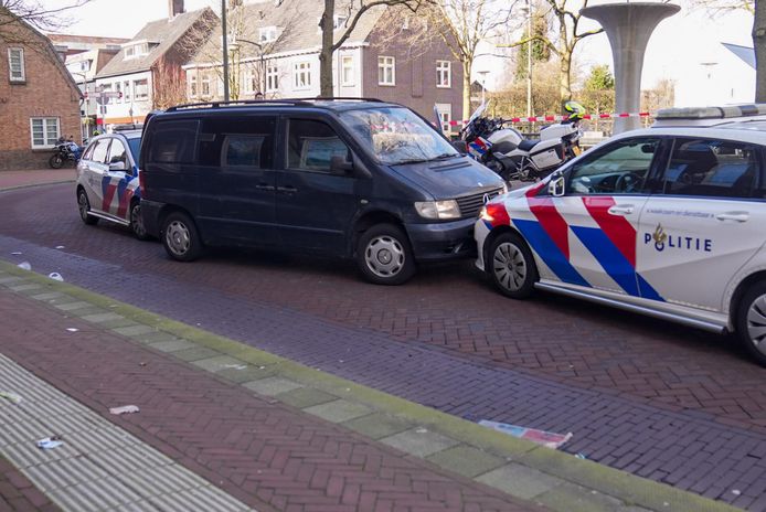 Politie Rijdt Auto Met Gestolen Kentekenplaten Klem In Helmond Eindhoven Bdnl 2261