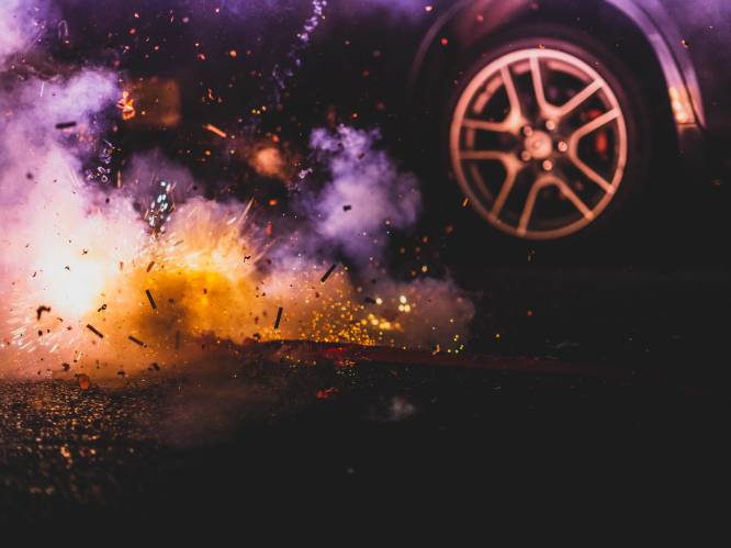 Auto beschadigd door vuurwerk: wie draait op voor de kosten?