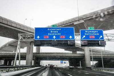 Verkeer opgelet: winterse buien zorgen voor spekgladde wegen