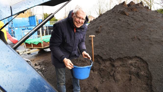 Gratis compost voor iedere inwoner: ,,Dit is goeie hoor, hij is nog warm!”