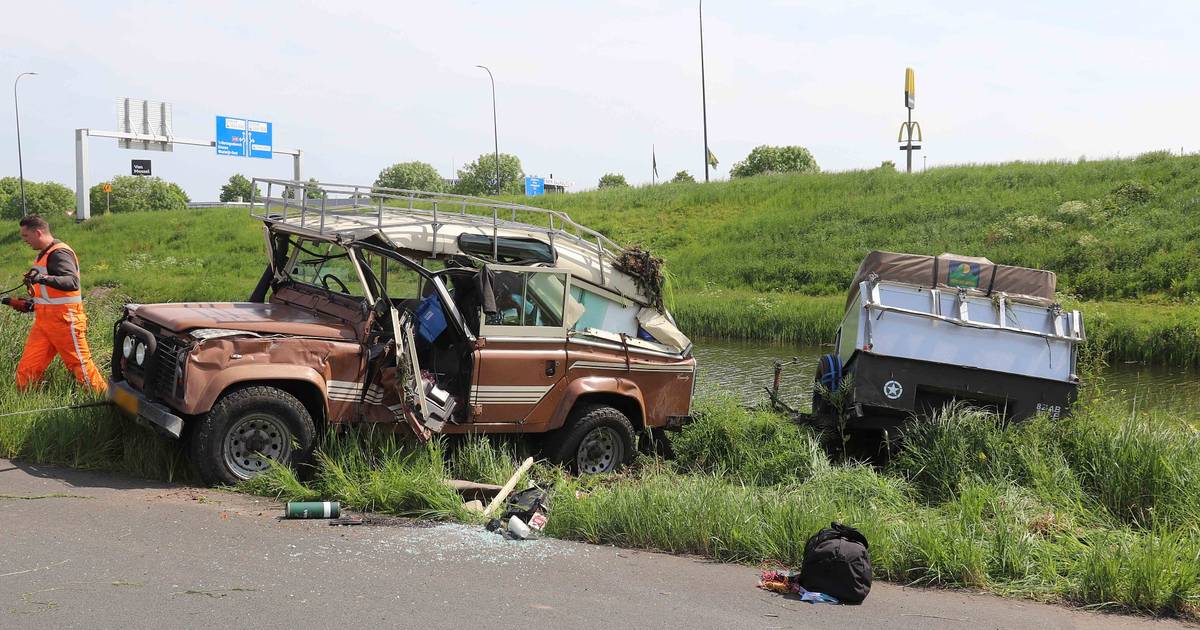 Un Land Rover de 1984 s’écrase sur l’A59 près de Waalwijk, le propriétaire est déçu : “Cherche ce type depuis des années” |  Intérieur