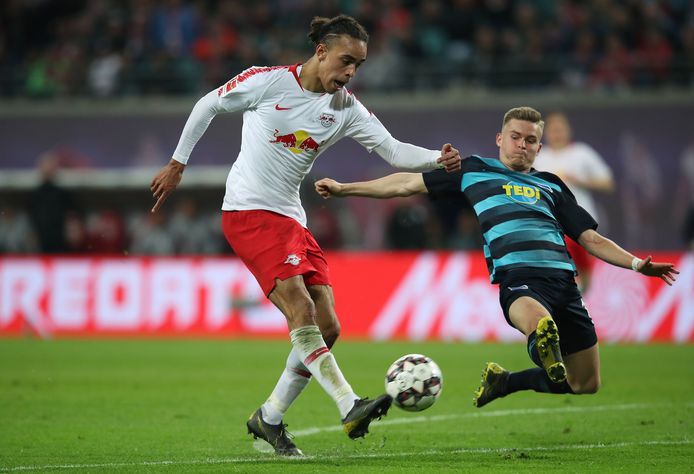 Yussuf Poulsen scoorde driemaal tegen Hertha BSC, dat met 5-0 verloor van Leipzig.