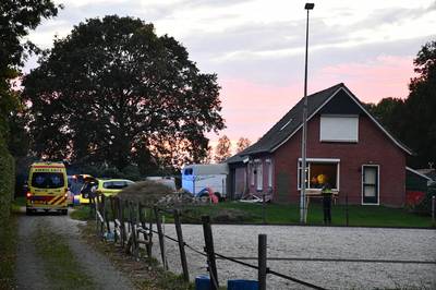 Overijssels meisje (1) werd op eigen erf overreden door vader