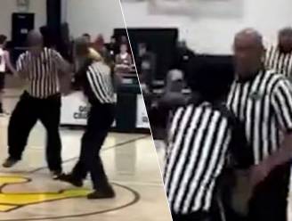 KIJK. Angstige kinderen kijken toe hoe drie scheidsrechters met elkaar op de vuist gaan tijdens basketbalwedstrijd