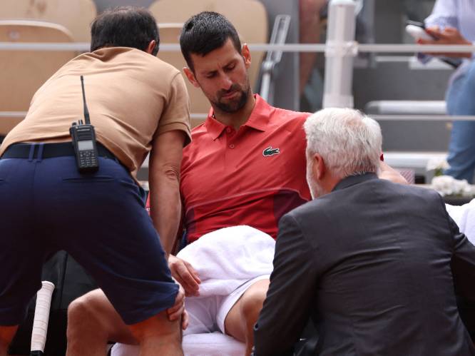 Wat een domper: Djokovic heeft te veel last van knieblessure en geeft forfait voor kwartfinales in Roland Garros