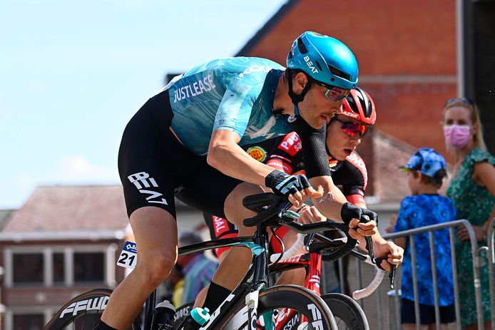 Evenepoel Reageert Op Diskwalificatie Van Schip En Speciaal Stuur Niet Gemaakt Om In Een Grote Groep Te Rijden Wielrennen Hln Be