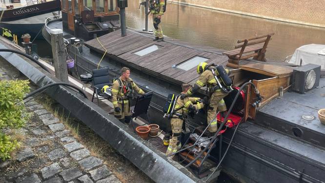 Brand in woonboot in Den Bosch, boot voorlopig onbewoonbaar 