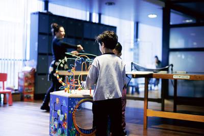 ‘Het is als de hemel hier, zeker als je het vergelijkt met Ter Apel’: asielzoekers dolgelukkig in Ma