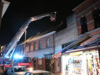 Brandweer anderhalf uur in de weer om schouwbrand op te lossen 