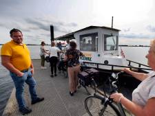 Toerist in eigen land zorgt voor recorddrukte op kleine veerpontjes: ‘In 20 jaar nog nooit zoiets meegemaakt’