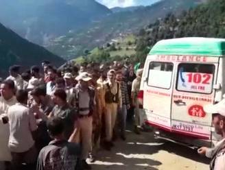 Zeker 17 doden bij crash minibus in Kasjmir