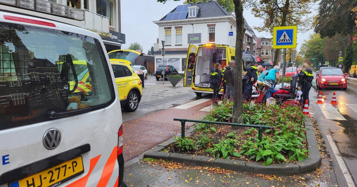 Vrouw op scootmobiel gewond bij aanrijding in Oosterbeek.