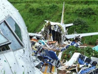 Aantal slachtoffers vliegtuigcrash Air India loopt op: 18 doden, 130 gewonden