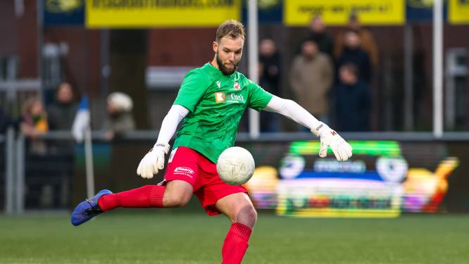 Kozakken Boys pakt punt bij Spakenburg na roerig slot met rode kaart en veldspeler op doel