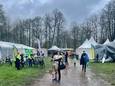 Een dolgelukkige deelnemer in de Kindertuin, op de stadswallen van Zaltbommel.
