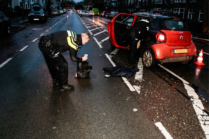 De politie doet ter plaatse onderzoek.