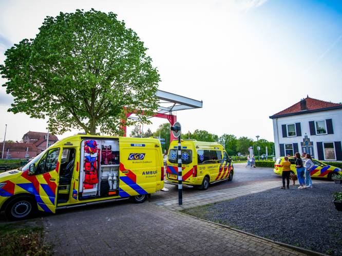 Traumahelikopter geland voor botsing tussen fietser en scooter in Aarle-Rixtel