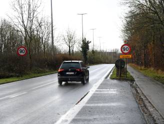 Bestuurder (42) op de baan zonder rijbewijs, verzekering en technische keuring