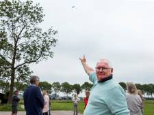 Ludiek protest tegen windenergie; ‘Kijk, zo hoog zijn die 240 hoge molens’