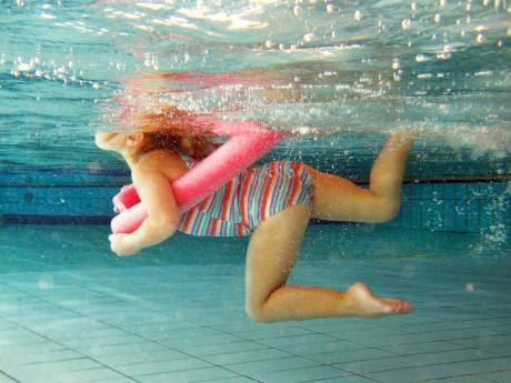 Veilig zwemmen met kinderen, hier moet je op letten