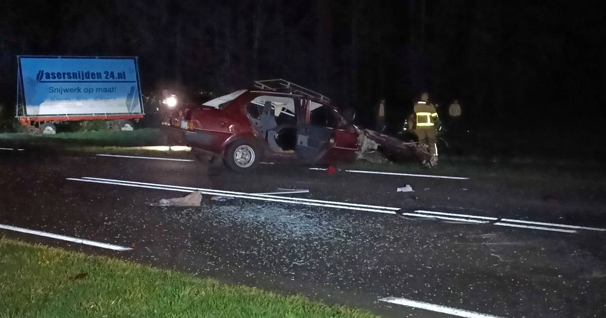 Ernstig ongeluk in Varsseveld: bestuurder wordt door klap uit auto geslingerd.