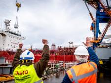 Kerstbrood en Feyenoord-mondkapjes moeten troost bieden aan zeevarenden die op hun schip vastzitten