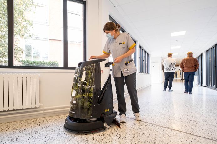 Het Imeldaziekenhuis zet robots in om te helpen poetsen