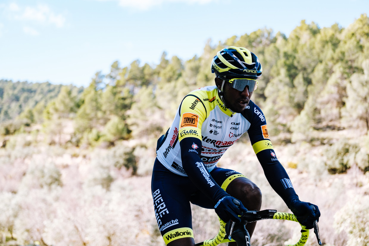 Biniam Girmay: ‘Als kind speelde ik voetbal. Koersen sprak me niet aan. Ik was bang om te vallen.’ Beeld Alessandro Volders / @cyclingmedia_agency