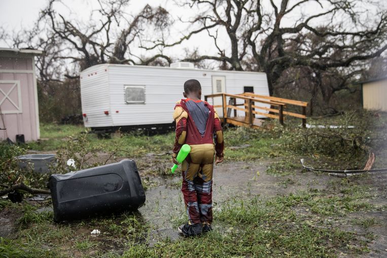 Water, modder, ellende. Ook op dit woonwagenpark laat Harvey een spoor van vernieling achter Beeld NYT