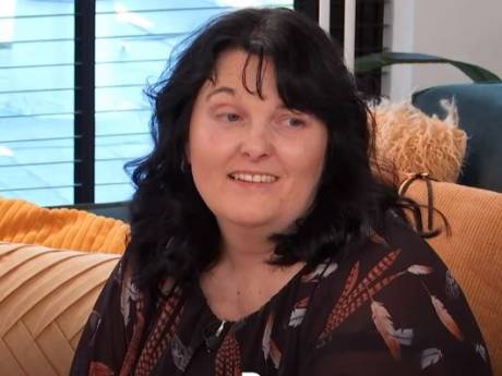 Antoinette (48) gaat daten in Lang leve de liefde en neemt een levensgrote Gerard Joling mee