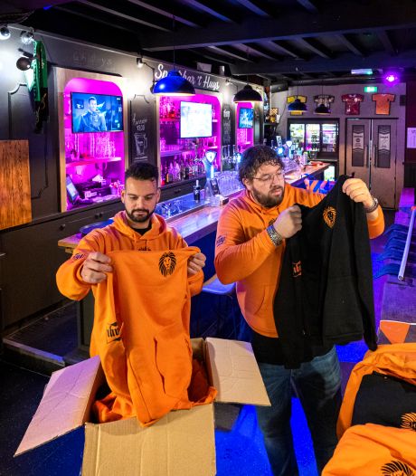 WK-gekte in Arnhem nog ver te zoeken: ‘Andere jaren al weken van te voren in Oranjestemming’