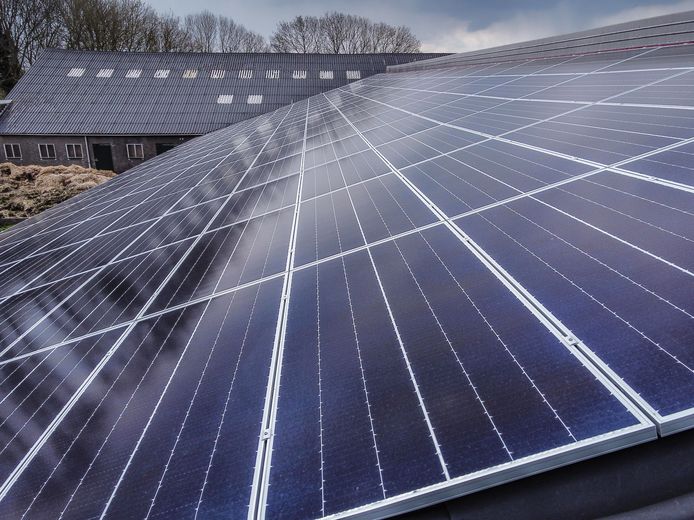 Zonnepanelen, de foto is genomen in Lage Zwaluwe.