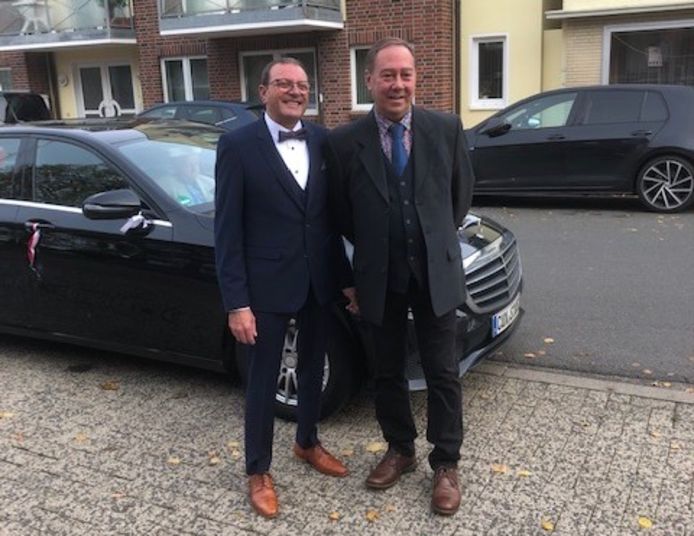 Danny Smessaert en Roger Vispoel op hun trouwdag in Cuxhaven.