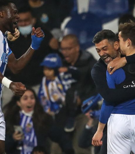 Emotionele taferelen bij Porto: trainer Conceição door dolle heen als zijn zoon (19) de winnende goal maakt
