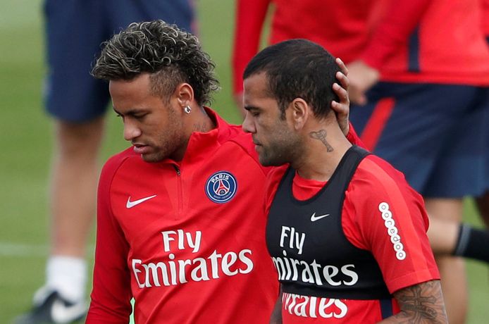 Neymar en Dani Alves op de training van Paris Saint-Germain.