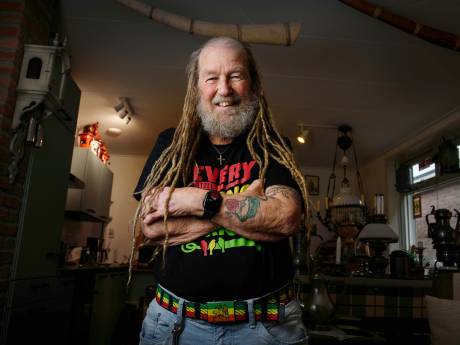 Kleurrijk, reggae-fan én 52 jaar vrijwilliger in gehandicaptenzorg: Maar jubilaris Gerard was vergeten bij huldiging