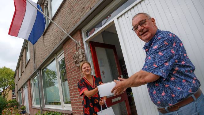 KSE viert diploma's met 470 huisbezoeken en de groetjes van Giel Beelen