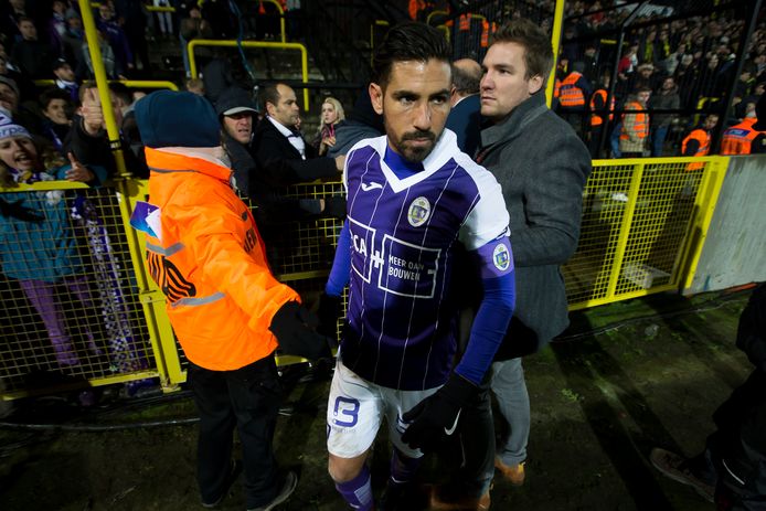 Hernan Losada ging de Beerschotfans tot kalmte aanmanen.